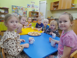В нашем доме пахнет печеньем! В нашем доме пахнет печеньем!.